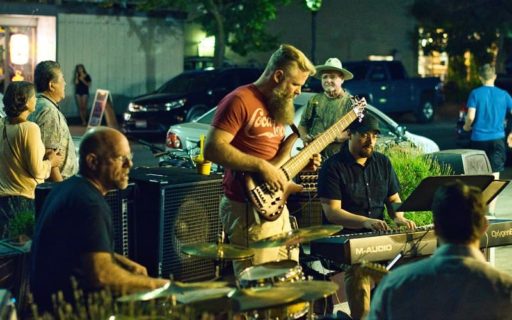 LA MÚSICA Y ACTUACIONES EN VIVO VUELVEN A CAFETERIAS Y BARES
