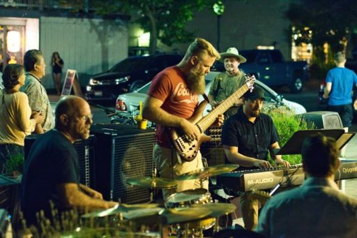 LA MÚSICA Y ACTUACIONES EN VIVO VUELVEN A CAFETERIAS Y BARES
