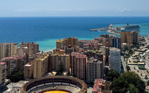 Málaga prepara una nueva ordenanza de licencias de apertura: así cambiará el trámite para bares y comercios